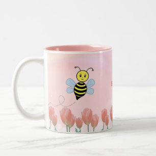 Glückliche Bienen und rosafarbene Tulpen Zweifarbige Tasse