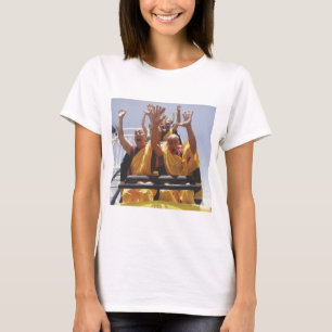 Glückliche buddhistische Mönche auf einem T-Shirt