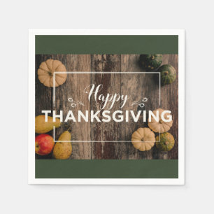 Glückliche Erntedankgourds über Rustikales Holz Serviette