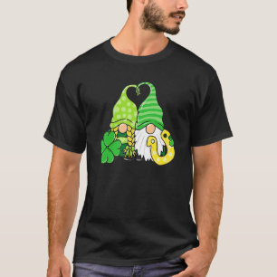 Glückliche Gnome, die Kleeblatt-Hufeisen halten Pa T-Shirt
