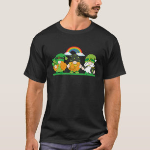 Glückliche Gnome, die Kleeblatt-Hufeisen Rai halte T-Shirt