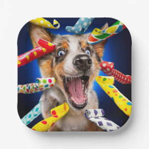 Glückliche Hundeparty-Tröten Pappteller