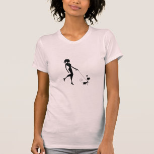 Glückliche Katze, die auf eine Leine geht T-Shirt