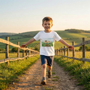 Glückliche Kinder spielen draußen T-Shirt