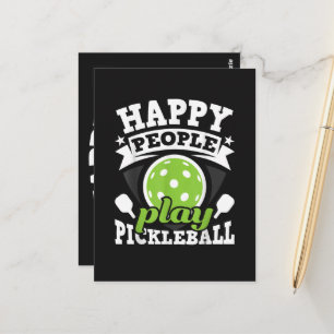 Glückliche Menschen spielen Pickleball - Paddlebal Postkarte