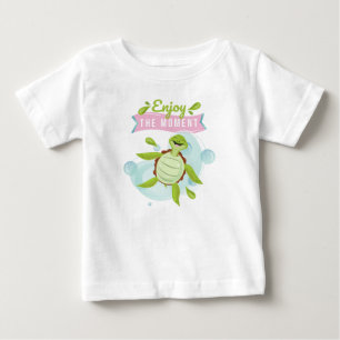 Glückliche Schildkröte genießt das Leben Baby T-shirt