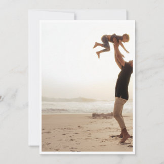 Glückliche Vatertagskarte am Strand Feiertagskarte