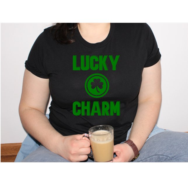 Glücklicher Charme irisches Kleeblatt St. Patrick' T-Shirt (Von Creator hochgeladen)