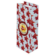 Glücklicher Erntedank-Himmel und Herbstlaub