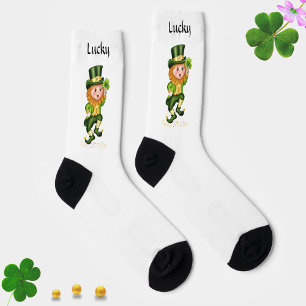 Glücklicher grüner Gnom auf Weiß Socken