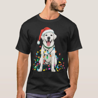 Glücklicher Hund, verheddert in Weihnachtslichtern T-Shirt