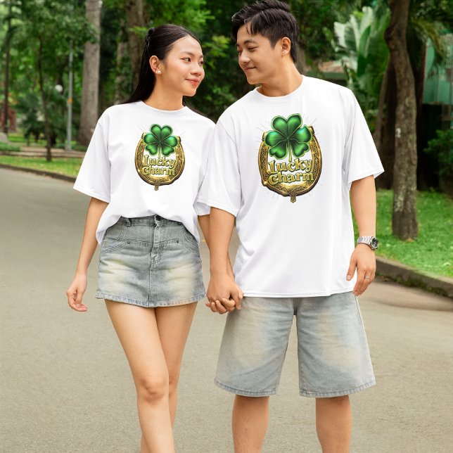 Glücklicher Kleeblatt keltischer Hufeisencharakter T-Shirt (Von Creator hochgeladen)