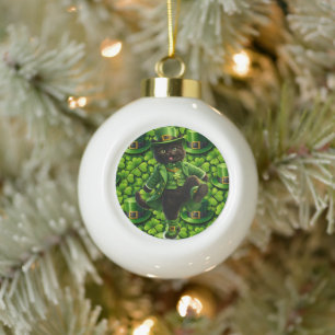 Glücklicher Kobold schwarze Katze Schneeflocken-Or Keramik Kugel-Ornament