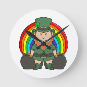 Glücklicher Leprechaun mit Regenbogentopf voll Gol Runde Wanduhr
