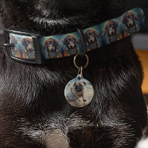 Glücklicher Mops am Strand individuell anpassbar