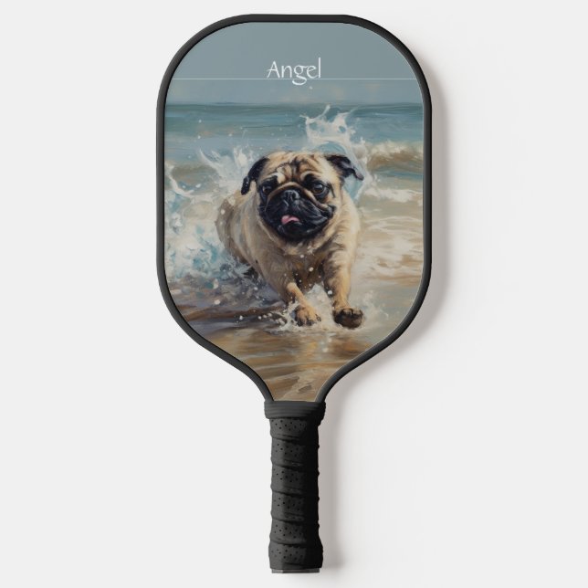 Glücklicher Mops am Strand individuell anpassbar Pickleball Schläger (Vorderseite)
