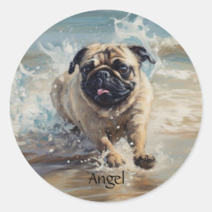Glücklicher Mops am Strand individuell anpassbar Runder Aufkleber