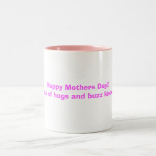 Glücklicher Mutter-Tag!! Lose Umarmungen und Zweifarbige Tasse
