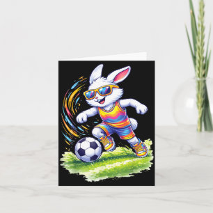Glücklicher Osterhase spielt Fußball Liebhaber Jun Karte