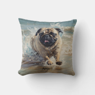 Glücklicher Pug am Strand anpassbar Kissen
