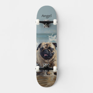 Glücklicher Pug am Strand anpassbar Skateboard