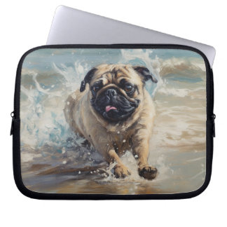Glücklicher Pug am Strand Laptopschutzhülle