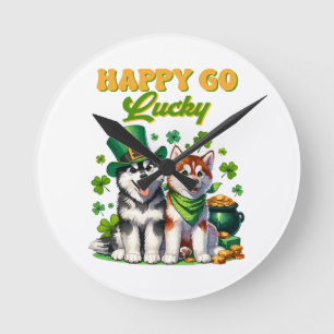 Glücklicher Sorgloser Süßer Husky St. Patricks Tag Runde Wanduhr