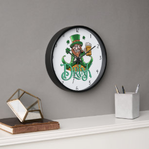 Glücklicher St. Patrick Uhr