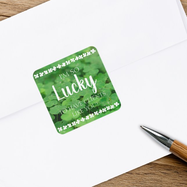 Glücklicherweise haben Kunden wie Sie Quadratischer Aufkleber (St Patrick's Day Client Appreciation Sticker)