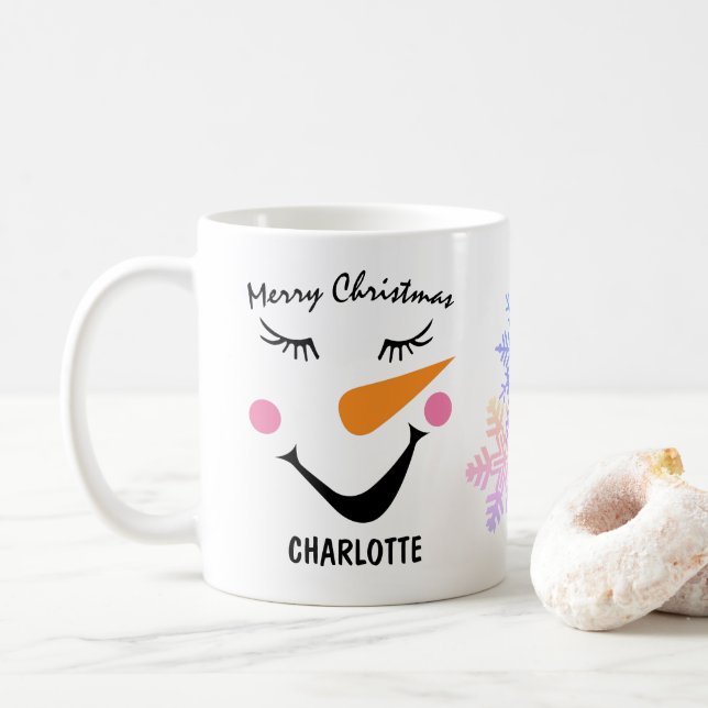 Glücklicherweise lächelnder Schneemann. Frohe Weih Kaffeetasse (Mit Donut)