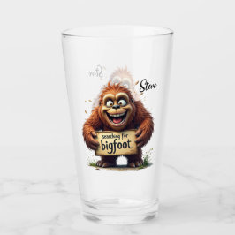 Glückliches Bigfoot Sasquatch-Mugshot-Suchteam Glas