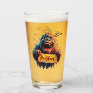Glückliches Bigfoot Sasquatch-Mugshot-Suchteam Glas