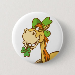 Glückliches Cartoon-Pferd auf St Patrick Button
