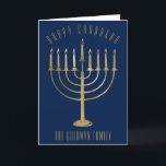 Glückliches Chanukah GoldMenorah blaue Feiertagskarte<br><div class="desc">Schicken Sie Ihren geliebten eine personalisierte Karte diese Chanukah Jahreszeit. Dieses Ausrüstungsbeschreibungen ein Gold färbten menorah auf einem Marineblauhintergrund. Über ihr liest die Mitteilung "glückliches Chanukah". Unterhalb des menorah ist ein Platz für Ihren Familiennamen, den Sie personifizieren oder entfernen können, wenn Sie möchten. Innerhalb der Karte liest "den Wunsch Ihnen...</div>