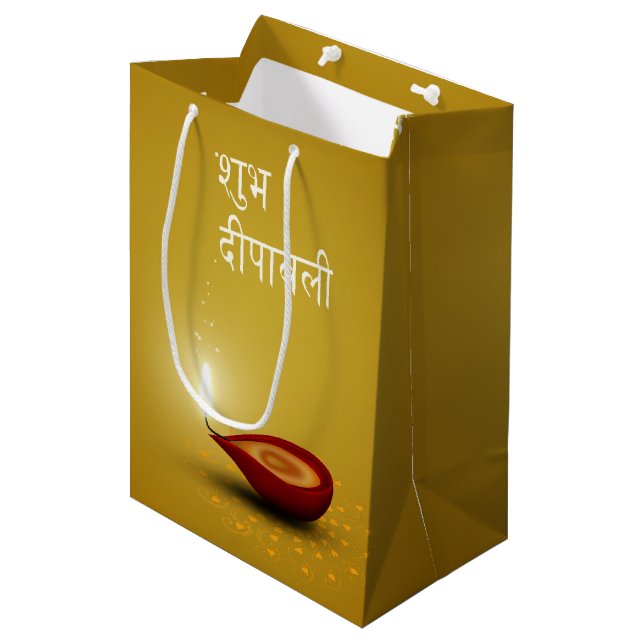 Glückliches Diwali Diya - mittlere Geschenk-Tasche Geschenktüte (Vorderseite Schrägansicht)