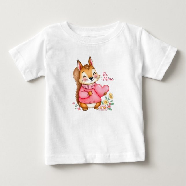 Glückliches Eichhörnchen mit rosa Pullover hält ei (Vorderseite)