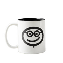 Glückliches Gesicht mit Gläsern