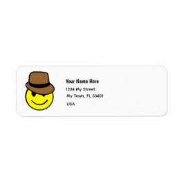 Glückliches Gesicht mit personalisiertem Fedora-Bi