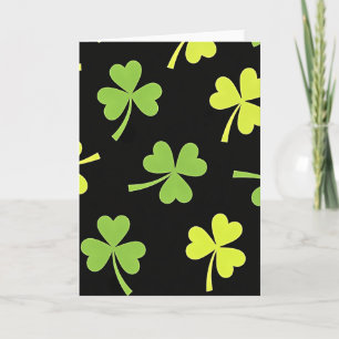 Glückliches Grün Shamrocks Muster Karte