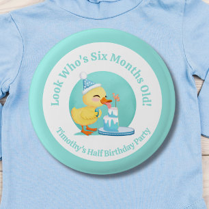Glückliches halbes Geburtstags-Baby-Ente mit Kuche Button
