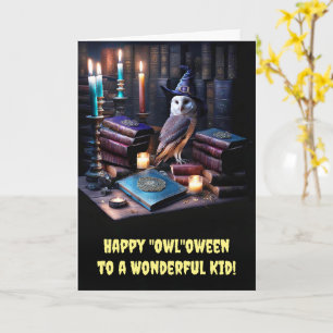 Glückliches Halloween für Kinder Magische Eule und Karte