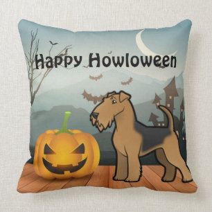 Glückliches Howloween Airedale Terrier Kissen