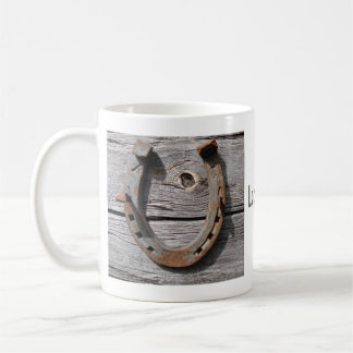 Glückliches Hufeisen auf Bretterzaun Kaffeetasse