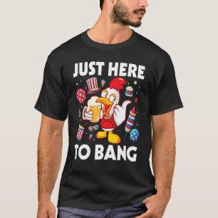 Glückliches Huhn trinkt Bier zum 4. Juli, einfach  T-Shirt