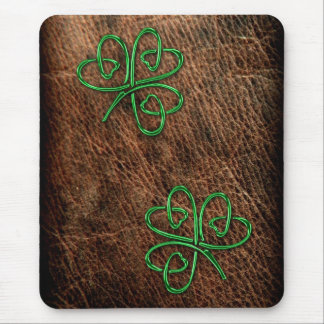Glückliches Kleeblattgrün auf echtem Leder Mousepad