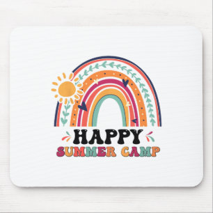 Glückliches Sommercamp passend zum Regenbogen des Mousepad