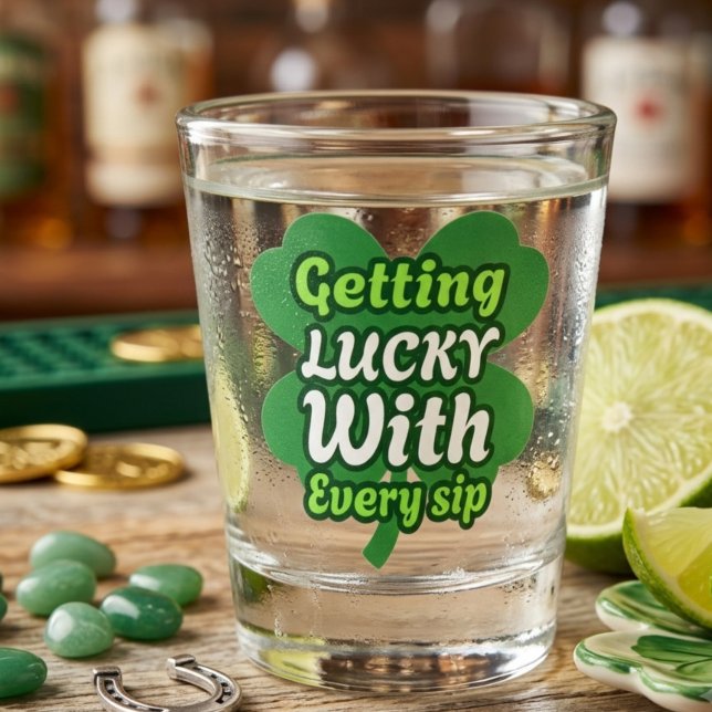 Glückliches Trinken Schnapsglas (Von Creator hochgeladen)