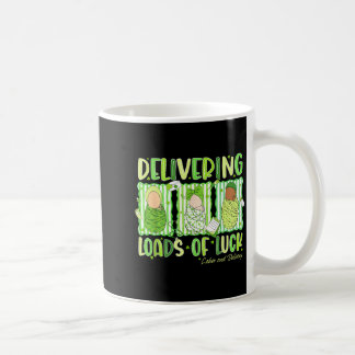 Glücks-Lieferungen zum St. Patrick's Day Arbeit an Kaffeetasse