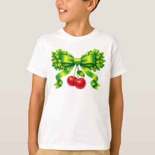 Glücksschleife aus Kleeblatt mit Kirschen im grüne T-Shirt