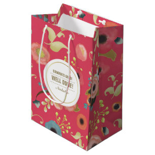 Glückwunsch-Absolvent. Mittlere Geschenktüte